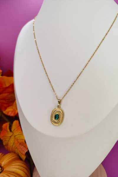 Celebrytka zielony kamień