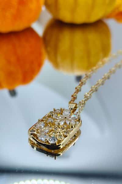 Naszyjnik białe kwiaty